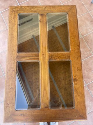 Mesa de centro rústica con tapa de cristal