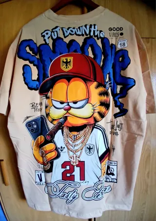 Camiseta Garfield oversize Put Down the Smoke