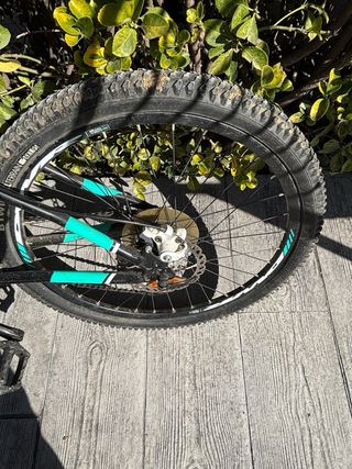 Bicicleta de Montaña Negra y Turquesa