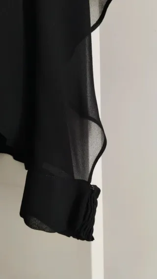 Blusa negra elegante