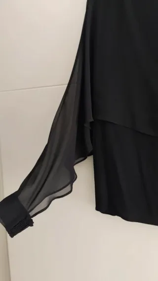 Blusa negra elegante