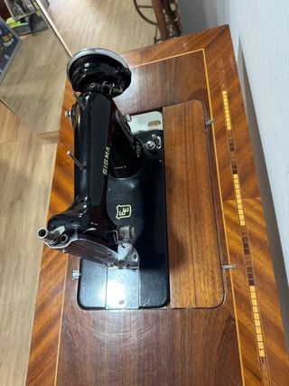 Máquina de coser Sigma antigua