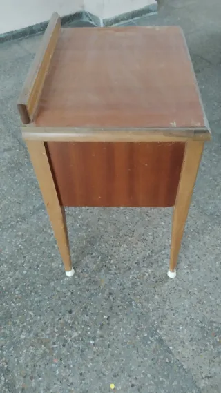 Mesita de noche antigua madera y metal