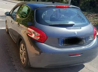 Peugeot 208 2012