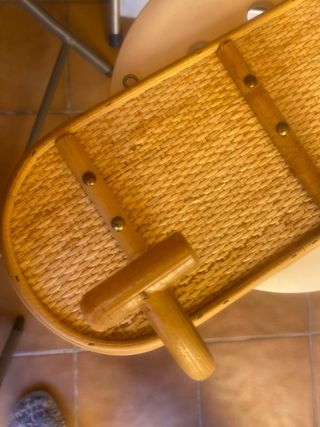 Perchero de ratán y madera
