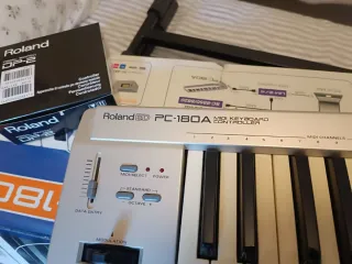 Teclado MIDI Roland PC-180A