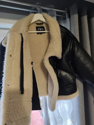 Chaqueta Zara polipiel y borreguillo negra