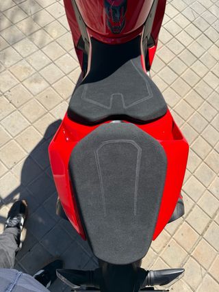 Ducati Panigale V2s 2025 Roja