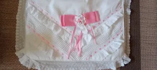 Juego de sábana y almohada cochecito/cuna.