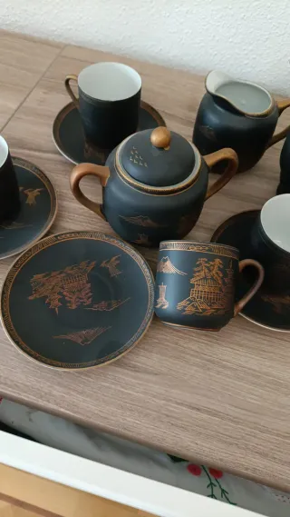 Set da tè nero e dorato