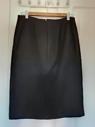 Falda negra con cremallera, cómoda y elegante