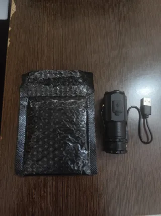 Linterna Táctica 5000 Lumens sumergible 2 metros