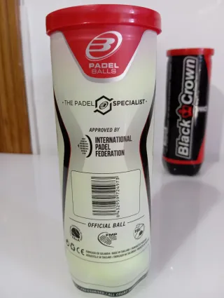 3 botes de pelotas de pádel Black Crown y Bullpade