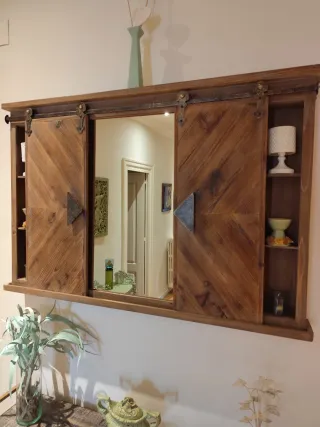 Mueble vintage con ruedas y espejo
