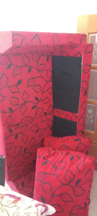 Sofá 2 plazas tela rojo y negro . Mudanza urg .