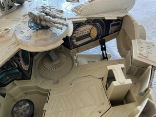 Millennium Falcon + Figure Star Wars