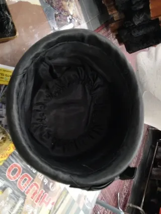 Cappellino in Velluto Nero e Raso