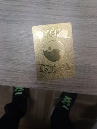 Carta Pokémon Meowth VMAX Gigantamax Dorada