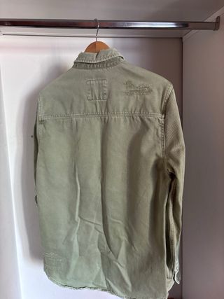 Chaqueta Zara verde desgastada