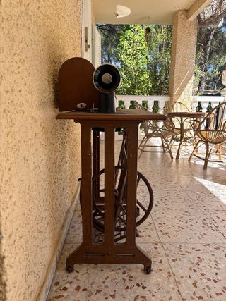 Máquina de coser ALFA antigua