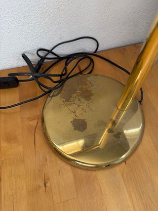 Lámpara de mesa extensible dorada