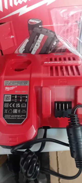 Milwaukee M18 5.0Ah Baterías y Cargador +REGALO
