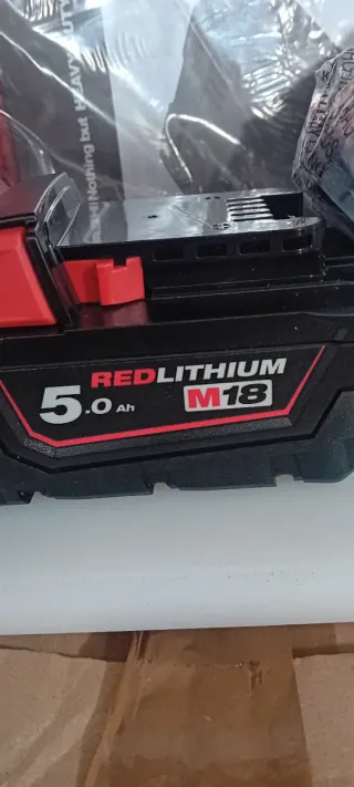 Milwaukee M18 5.0Ah Baterías y Cargador +REGALO
