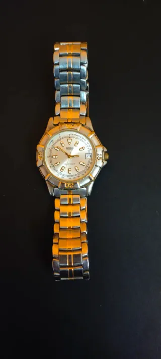Reloj Casio Mujer Dorado y Plateado