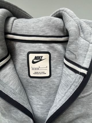 Chaqueta Nike Tech Gris