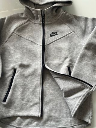 Chaqueta Nike Tech Gris