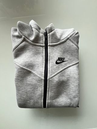 Chaqueta Nike Tech Gris