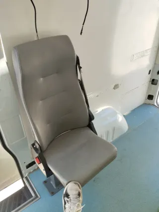 Asiento Ambulancia con Cinturón