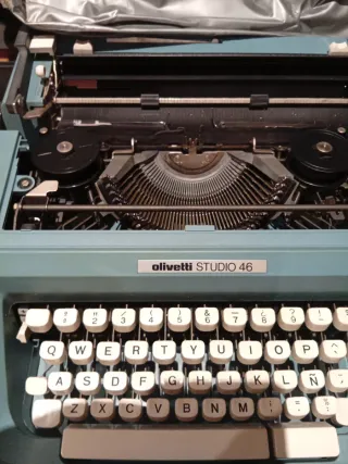 Máquinas de escribir Olympia y Olivetti 2x50