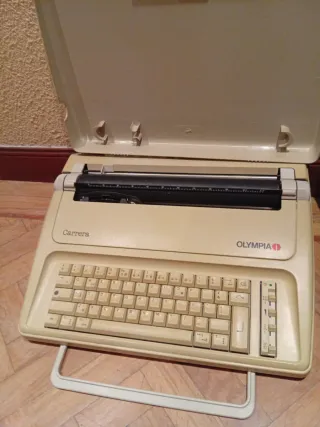 Máquinas de escribir Olympia y Olivetti 2x50