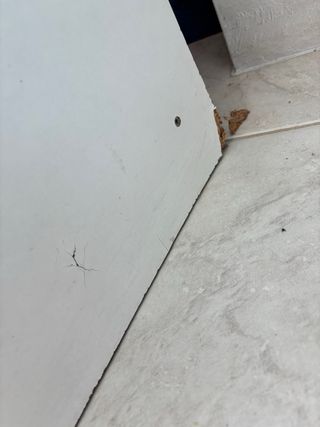 Armario Escobero Blanco