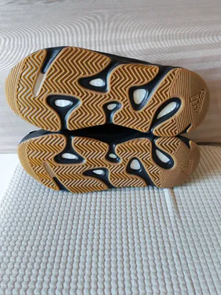 Adidas Yeezy Boost 700