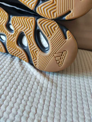 Adidas Yeezy Boost 700