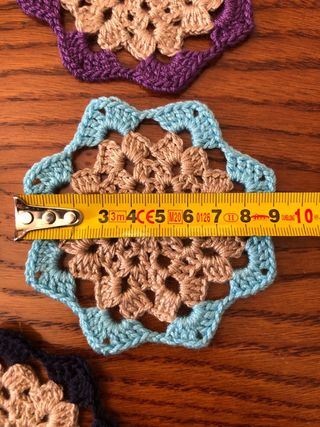 Bicchieri con sottobicchiere colorati