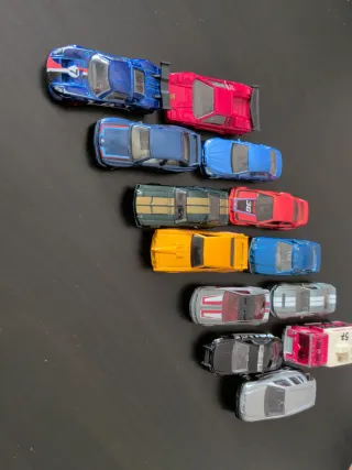 Coches miniatura escala 1:64