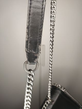 Borsa a spalla nera effetto pitone