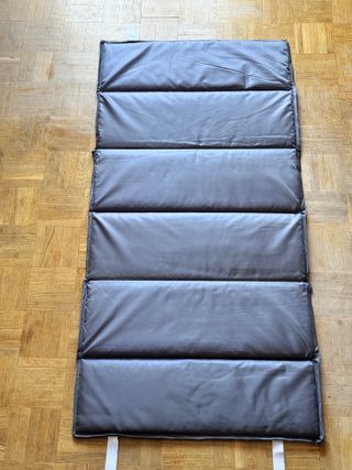 Cuna plegable + colchón y sábanas