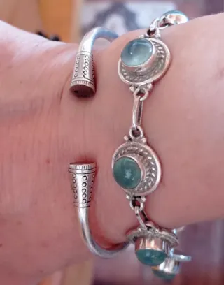 Pulsera de plata con calcedonia aqua.