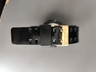 Reloj Casio G-Shock Negro y Dorado