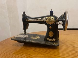 Máquina de coser Singer antigua