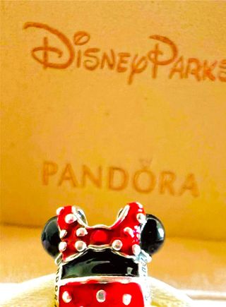Pandora Disney Parks Minnie Mouse Charm Rojo