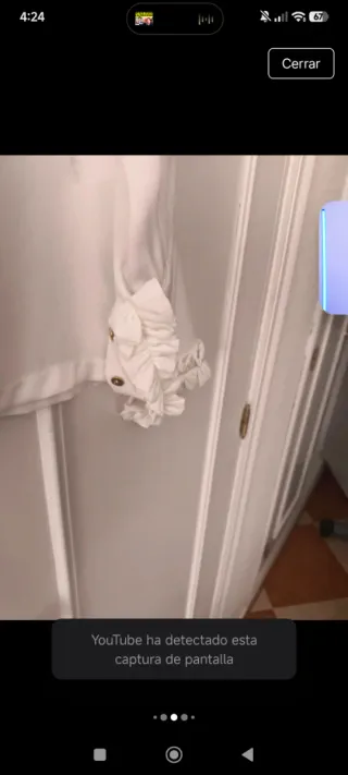 Blusa blanca roto con volantes