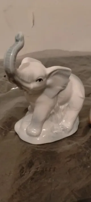 2 Figuras Porcelana Elefante y Niña