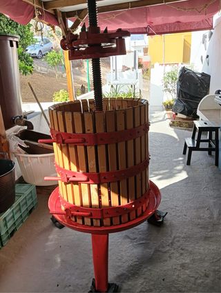 Prensa de vino de madera