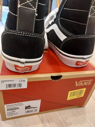 Zapatillas Vans Negras y Blancas