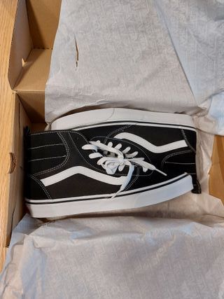 Zapatillas Vans Negras y Blancas